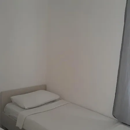 Serena Suites アパートホテル