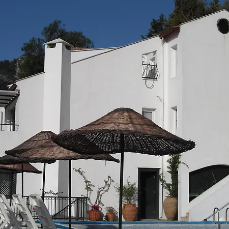 Serena Suites アパートホテル 3*