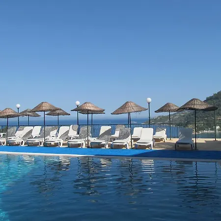 Ξενοδοχείο με διαμερίσματα Serena Suites 3*