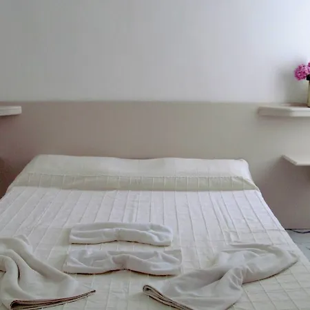 Ξενοδοχείο με διαμερίσματα Serena Suites 3*