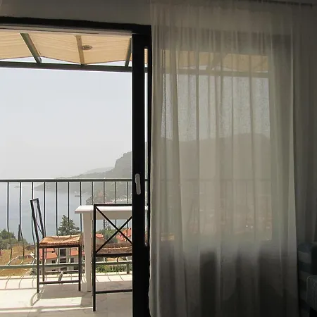 Ξενοδοχείο με διαμερίσματα Serena Suites 3*