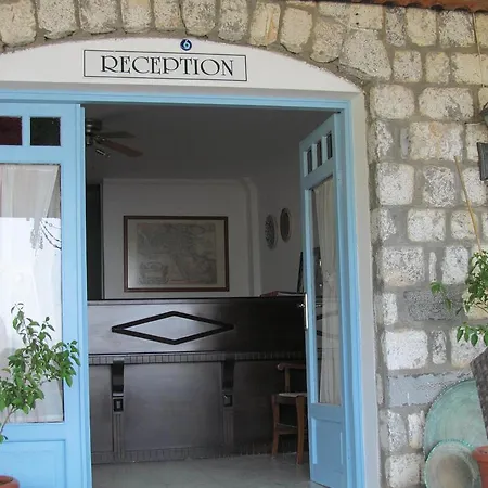 Ξενοδοχείο με διαμερίσματα Serena Suites